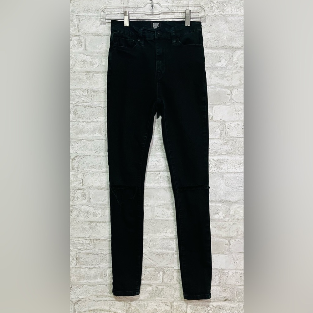BDG Twig High Rise Distressed Skinny Jeans, Black, Size 25 waist 28” inseam
